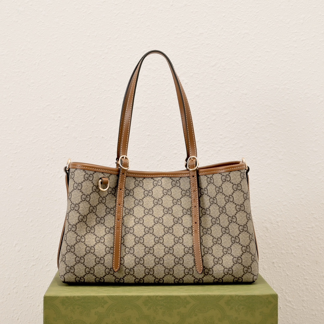 GUCCI GG 엠블럼 미디엄 토트백 (815214)