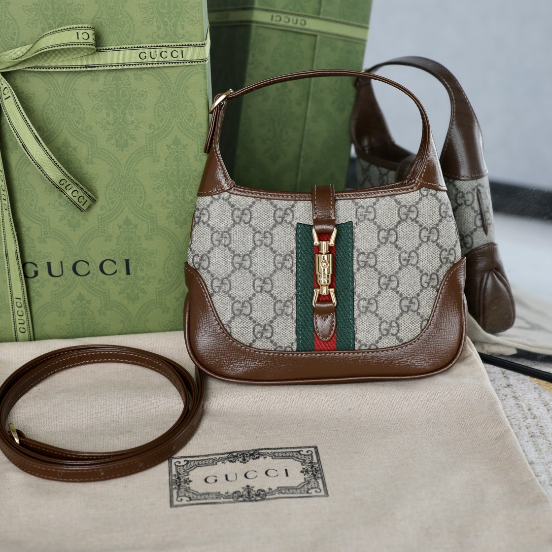 GUCCI 재키1961 GG수프림 크로스백 (637092)