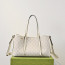 GUCCI GG 엠블럼 미디엄 토트백 (815214)