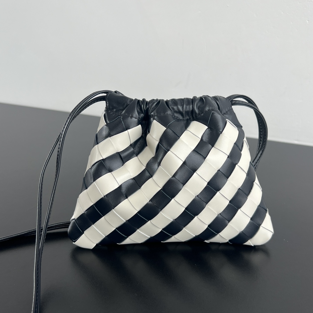 BOTTEGA VENETA 드로스트링 더스트백 (816987)