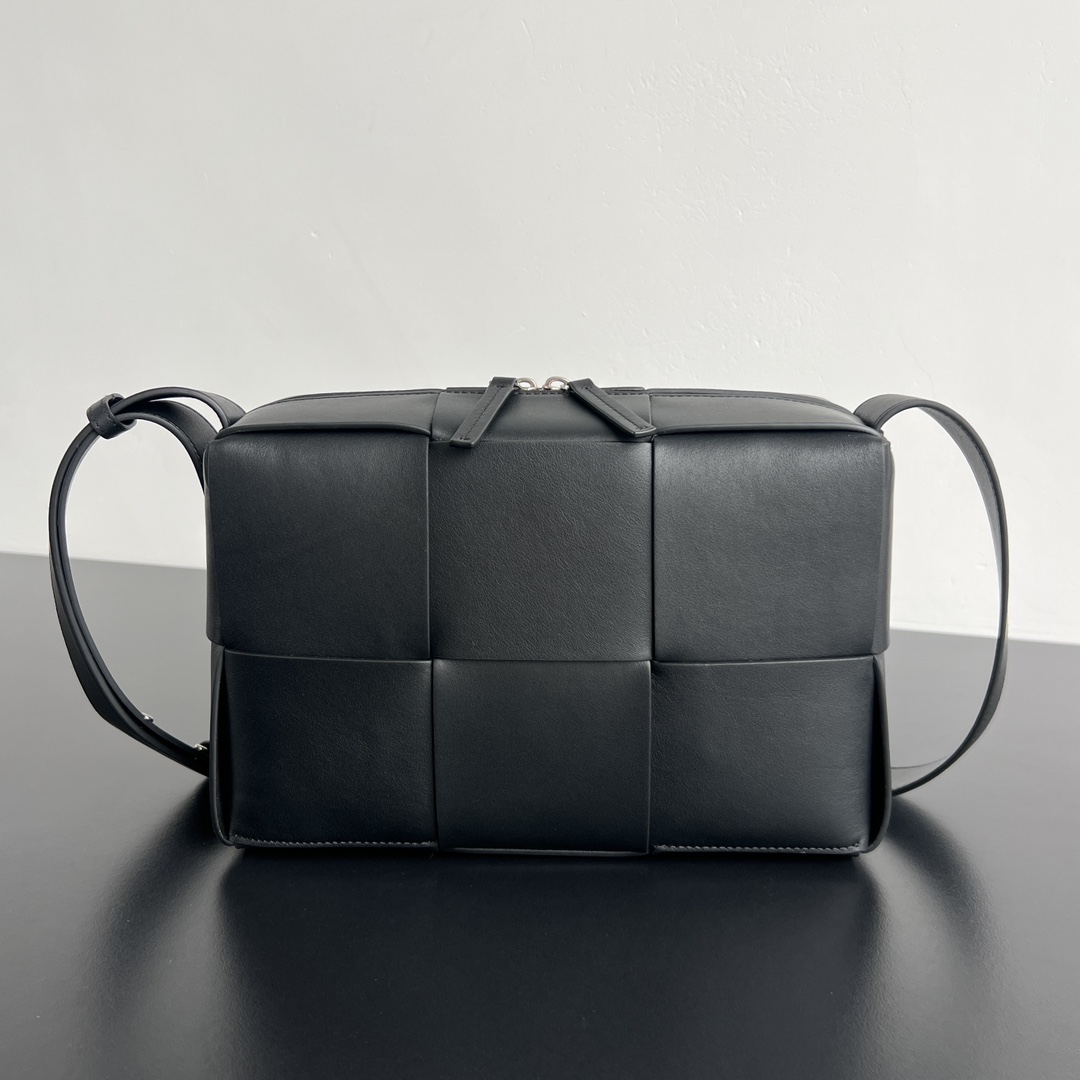 BOTTEGA VENETA 아르코 카메라백 (731165)