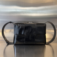 BOTTEGA VENETA 아르코 카메라백 (731165)