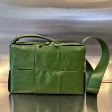 BOTTEGA VENETA 아르코 카메라백 (731165)
