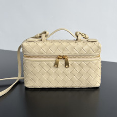 BOTTEGA VENETA 뱅뱅 베니티 케이스 (789109)