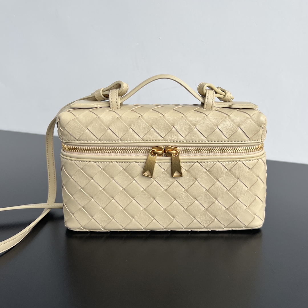 BOTTEGA VENETA 뱅뱅 베니티 케이스 (789109)