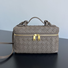 BOTTEGA VENETA 뱅뱅 베니티 케이스 (789109)