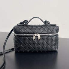 BOTTEGA VENETA 뱅뱅 베니티 케이스 (789109)