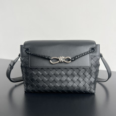 BOTTEGA VENETA 스몰 안디아모 메신저 백 (815781)