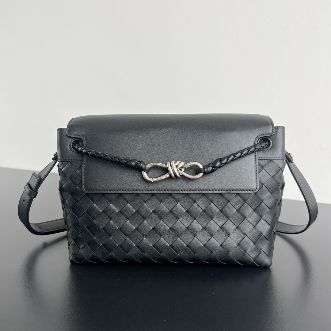 BOTTEGA VENETA 스몰 안디아모 메신저 백 (815781)