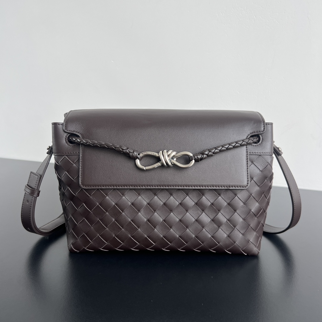 BOTTEGA VENETA 스몰 안디아모 메신저 백 (815781)