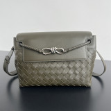 BOTTEGA VENETA 스몰 안디아모 메신저 백 (815781)