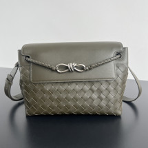 BOTTEGA VENETA 스몰 안디아모 메신저 백 (815781)