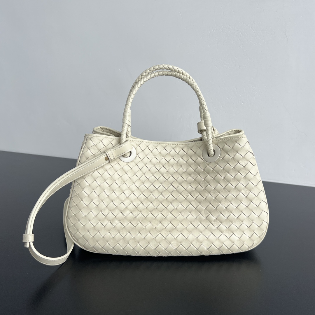 BOTTEGA VENETA 바스켓 (815781)
