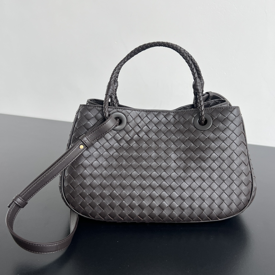 BOTTEGA VENETA 바스켓 (815781)