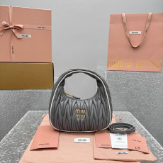 MIUMIU wander 호보백