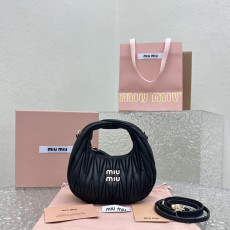 MIUMIU wander 호보백