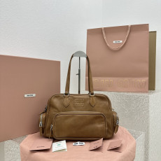 MIUMIU Leather Pocket 핸들백
