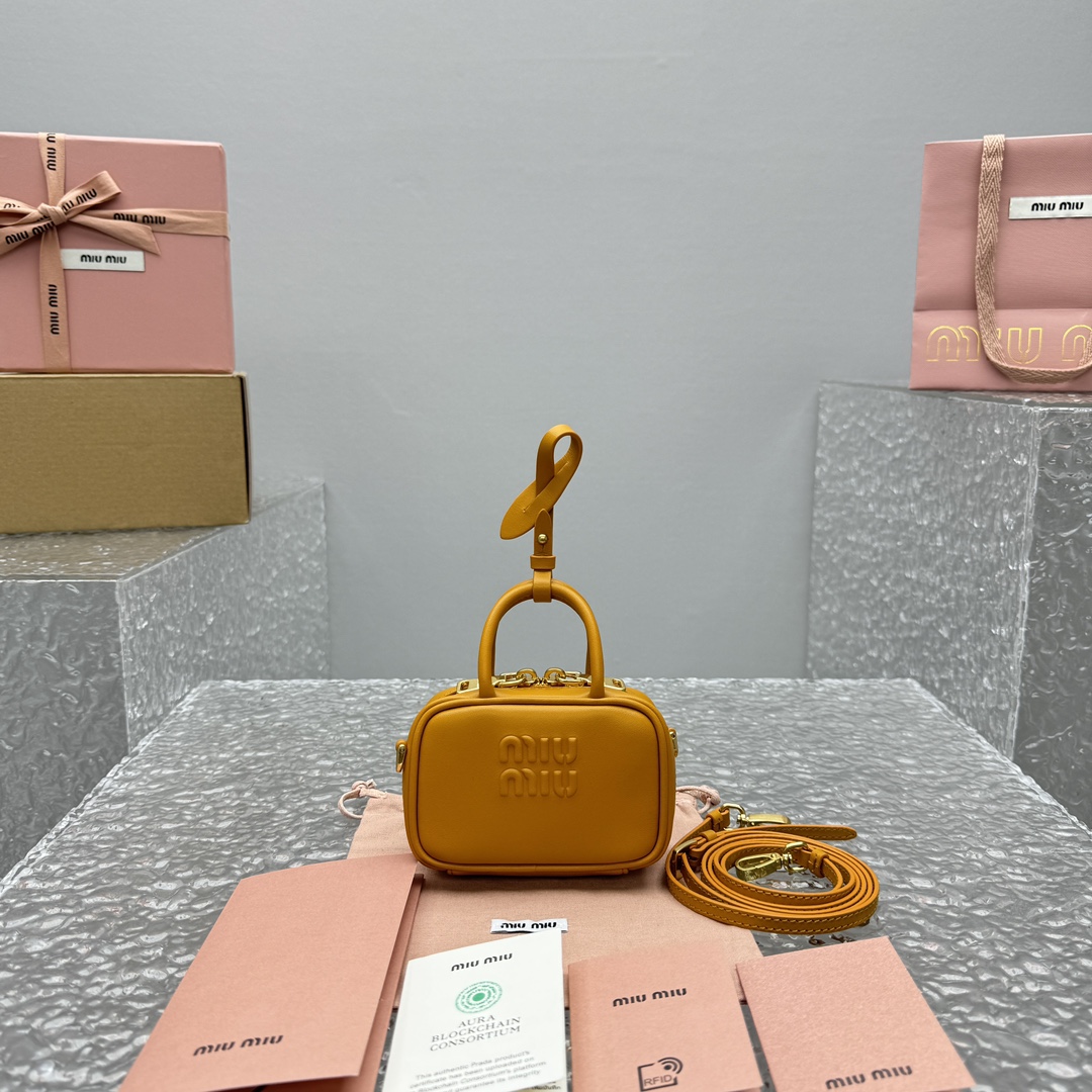 MIUMIU Leather 트릭백
