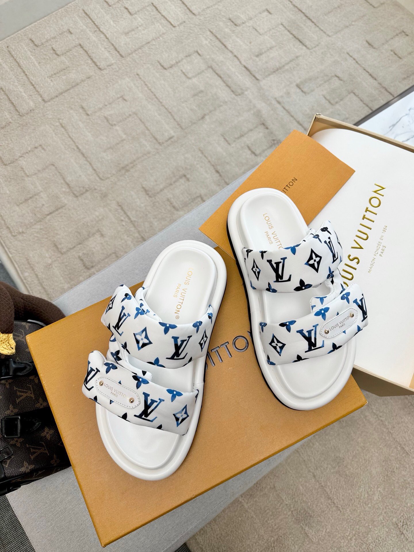 Louis Vuitton 풀 플로우 플랫 컴포트 뮬