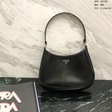 PRADA 클레오 브러쉬드 레더 숄더백