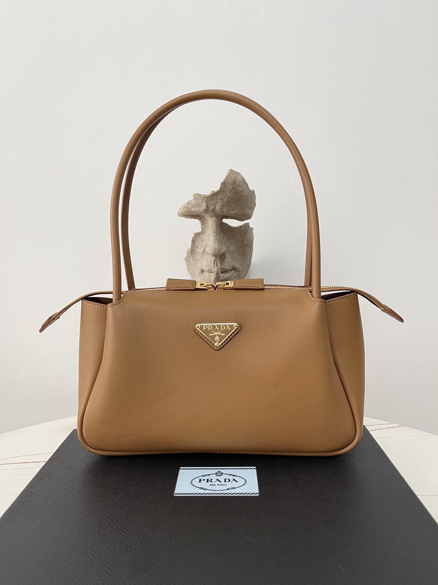 PRADA 달링 미디엄 가죽 숄더백