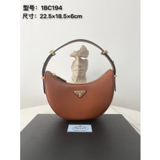 PRADA 아르케 스몰 가죽 숄더백