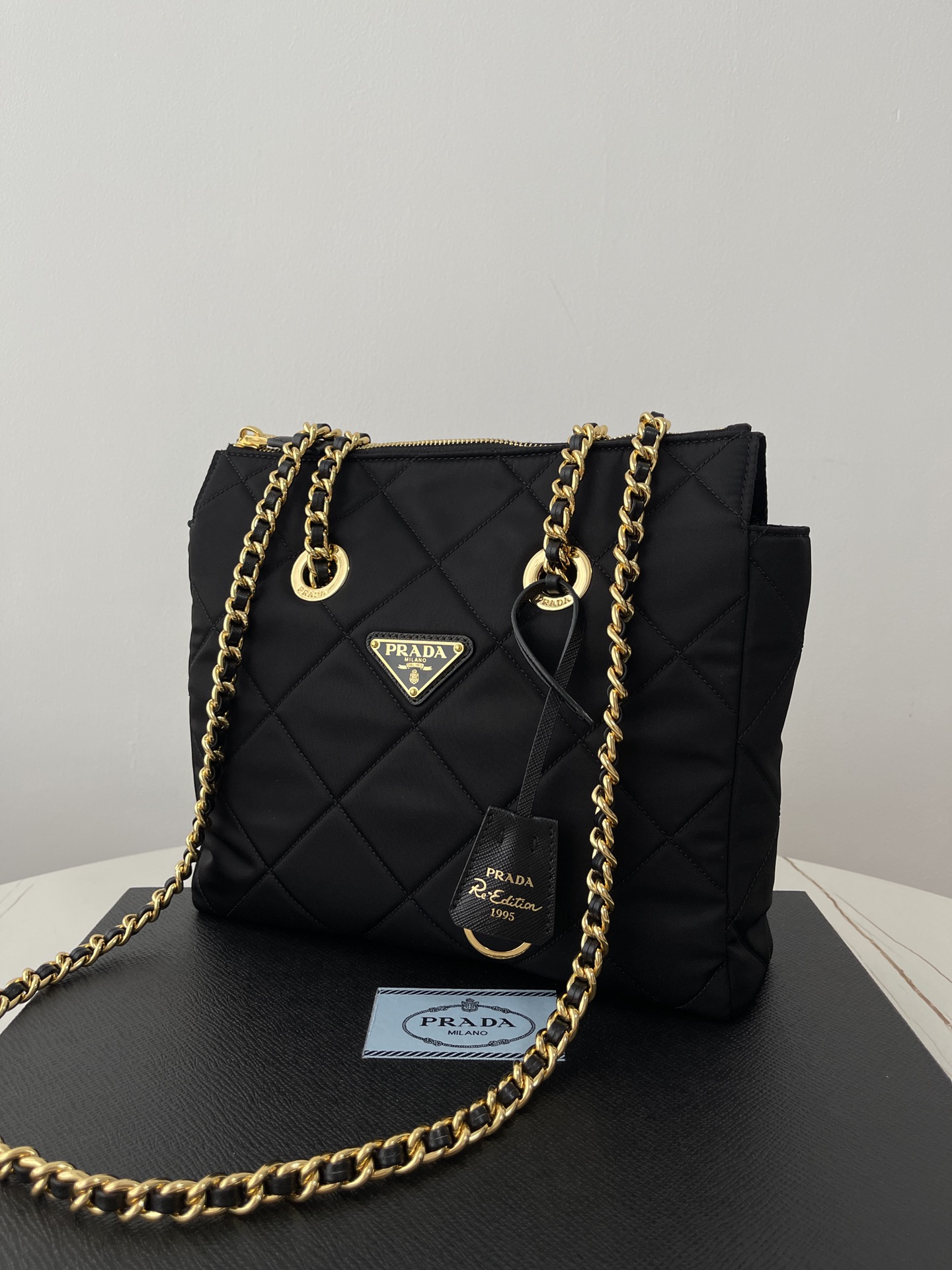 PRADA 리에디션 1995 체인 리나일론 토트백
