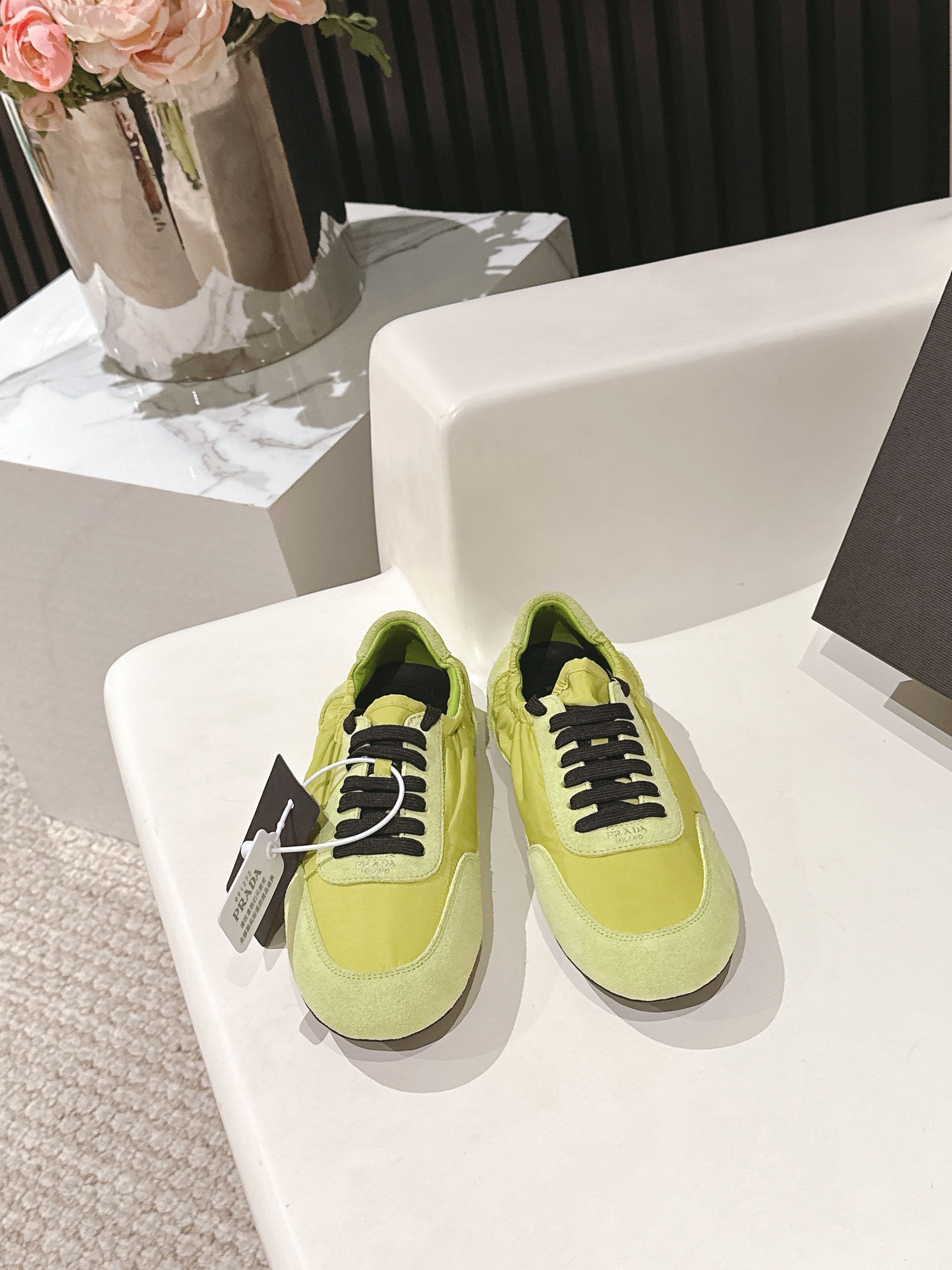 PRADA 컬랩스 리나일론 앤 스웨이드 엘라스티사이즈 스니커즈