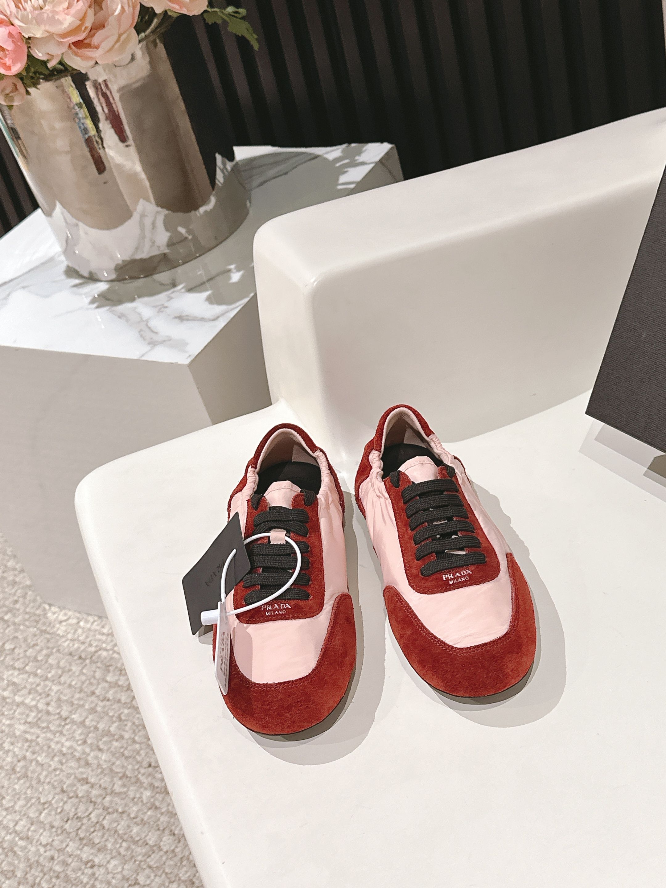 PRADA 컬랩스 리나일론 앤 스웨이드 엘라스티사이즈 스니커즈