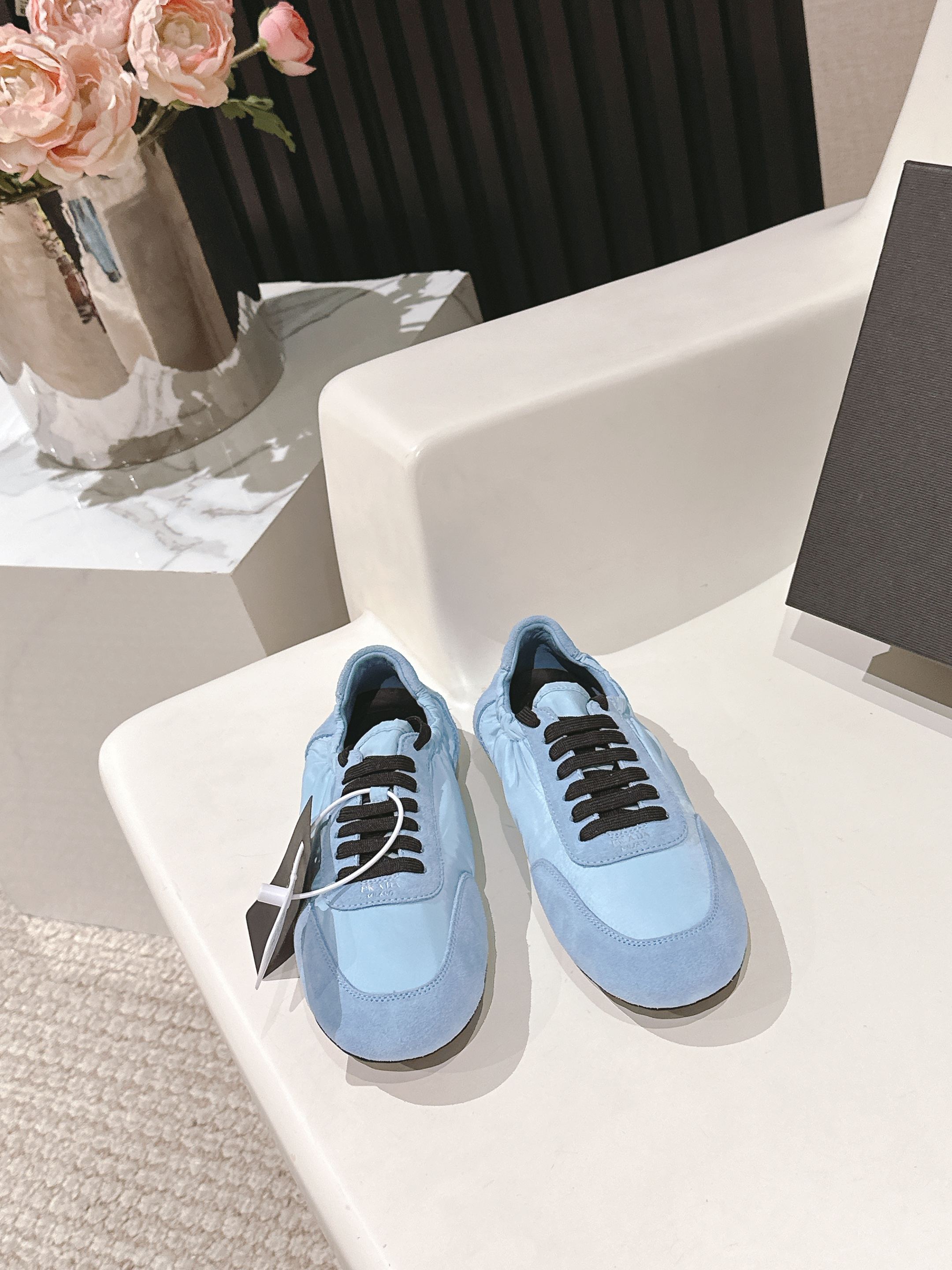 PRADA 컬랩스 리나일론 앤 스웨이드 엘라스티사이즈 스니커즈