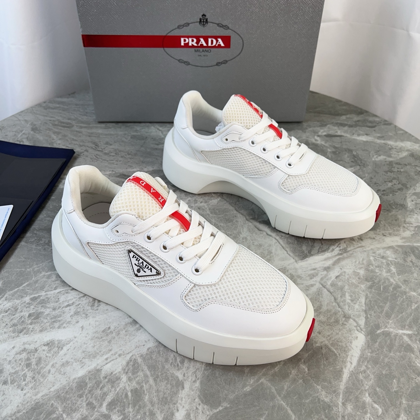 PRADA 스니커즈