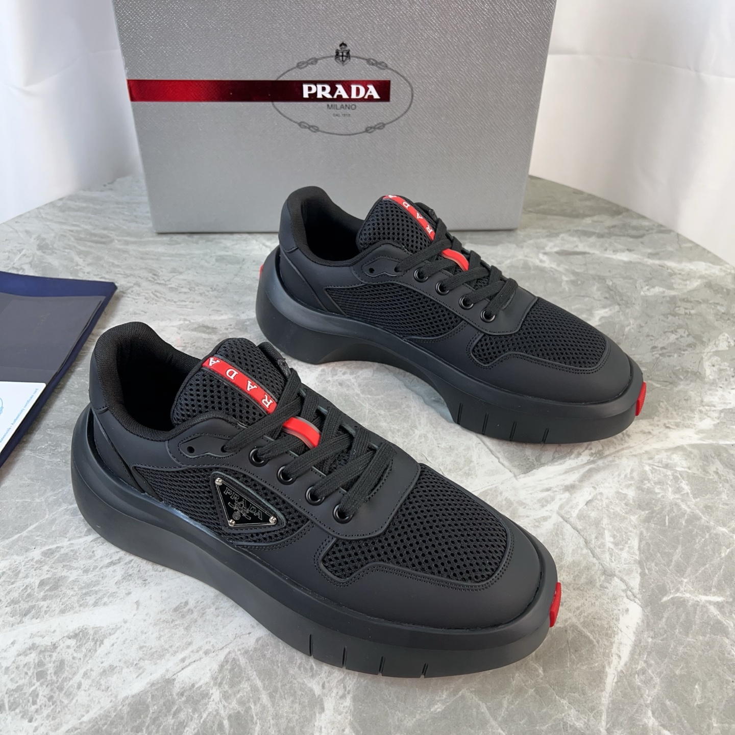 PRADA 스니커즈
