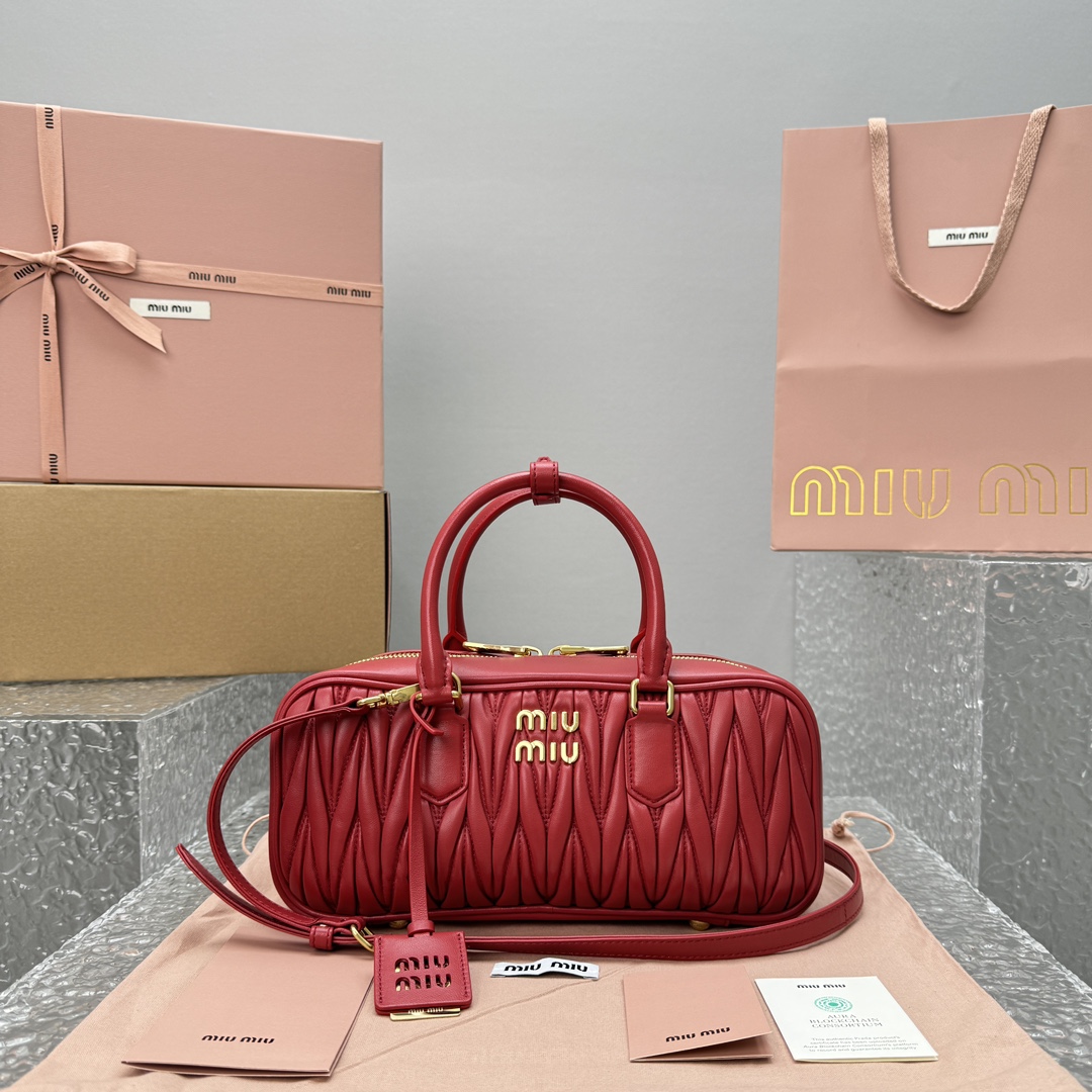 MIUMIU 아르카디 마테라쎄 미디움 레더백