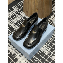 PRADA 통굽 로퍼