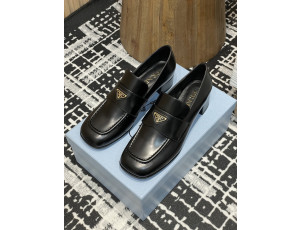 PRADA 통굽 로퍼