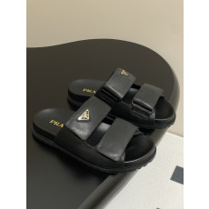 PRADA 나파 가죽 슬라이드