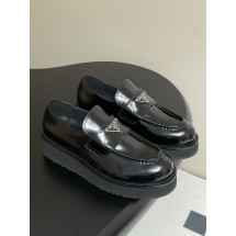 PRADA 로퍼