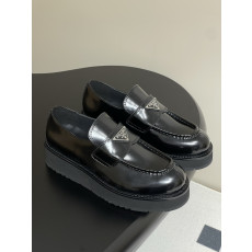 PRADA 로퍼