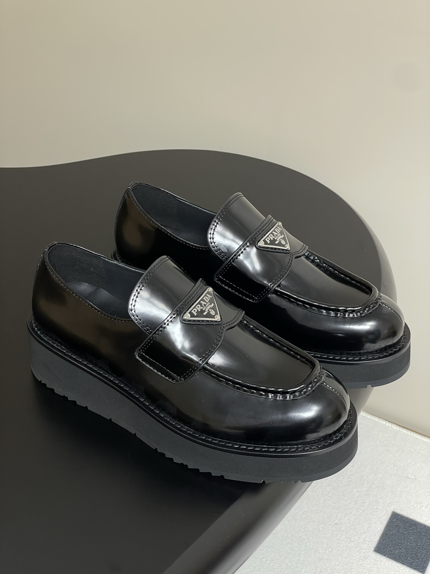 PRADA 로퍼