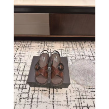 PRADA 버클 장식 브러쉬드 가죽 샌들