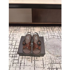 PRADA 버클 장식 브러쉬드 가죽 샌들