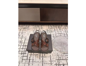 PRADA 버클 장식 브러쉬드 가죽 샌들