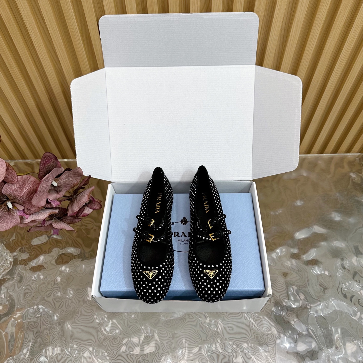 PRADA 크리스털 장식 스웨이드 발레리나