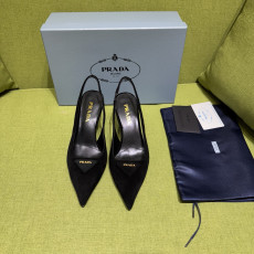 PRADA 스웨이드 슬링백 펌프스