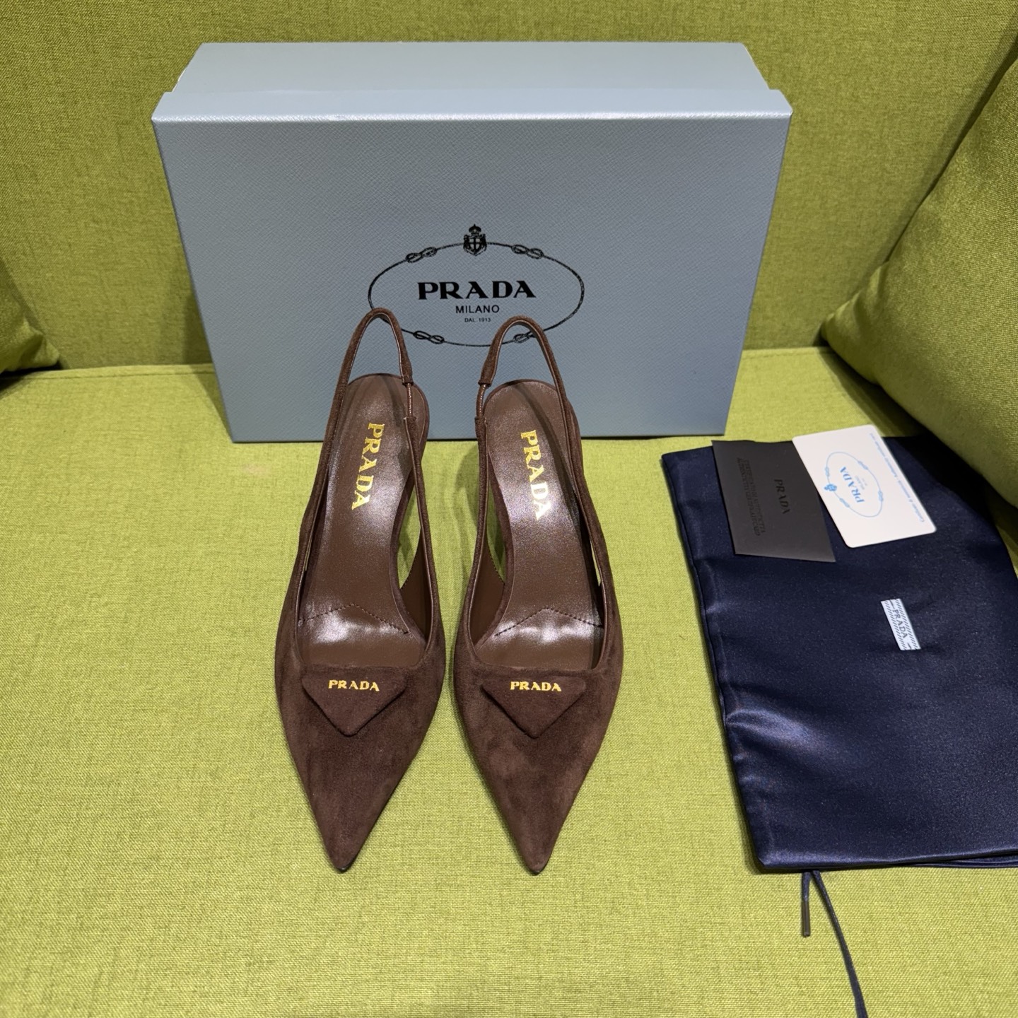 PRADA 스웨이드 슬링백 펌프스