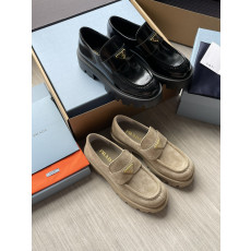PRADA 통굽로퍼