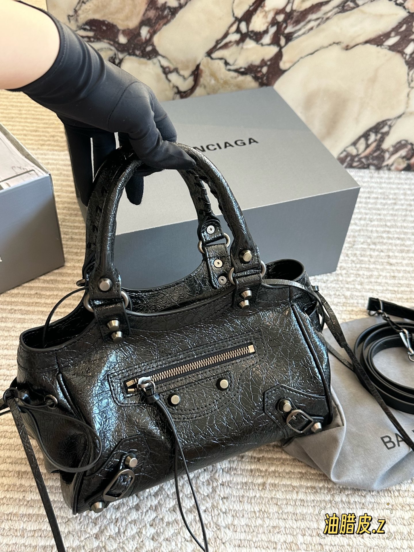 발렌시아가 르 시티 스몰 백 블랙