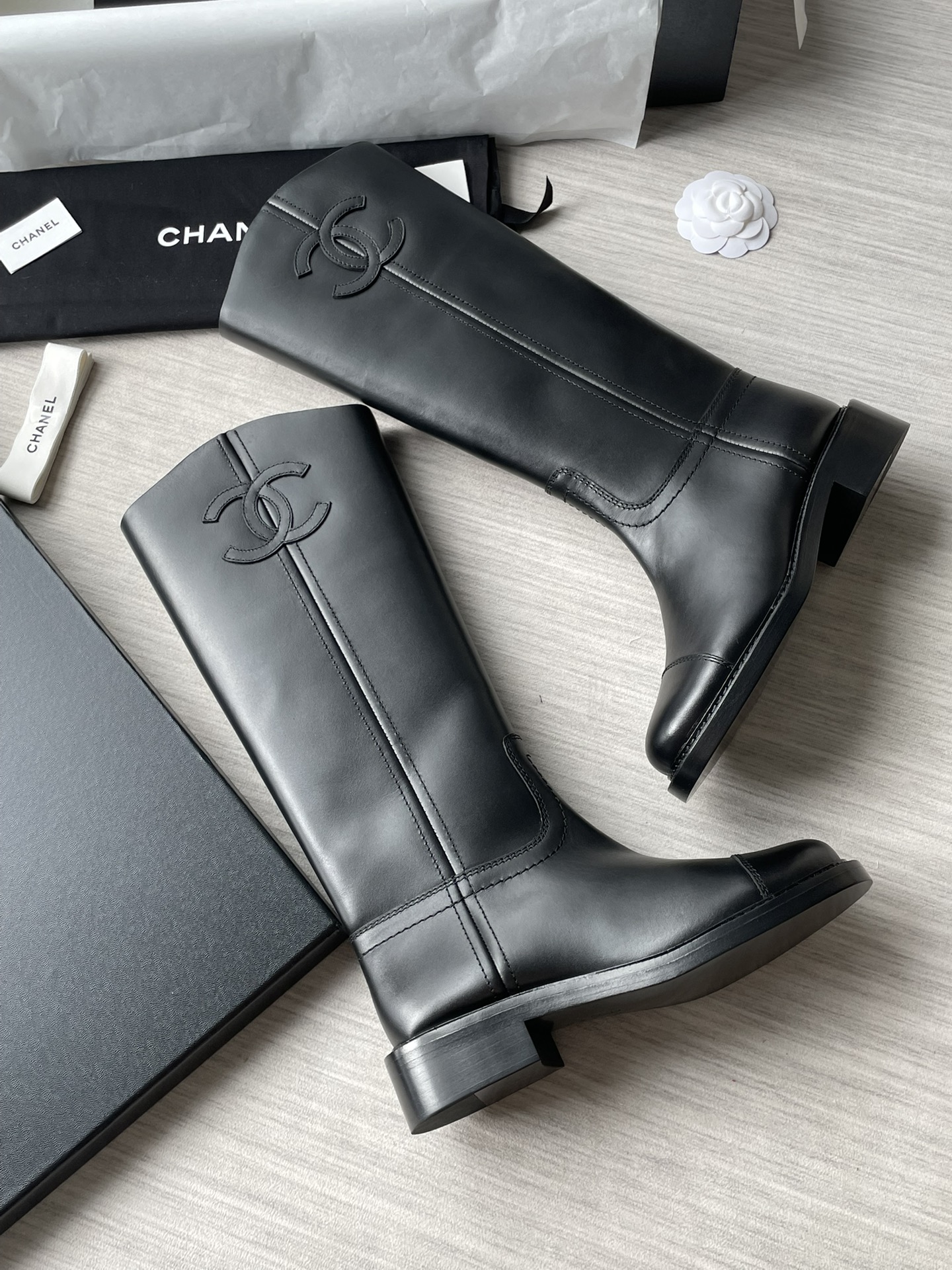 CH*NEL  부츠