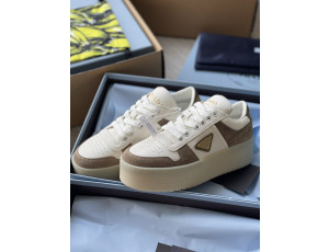 PRADA 통굽 스니커즈